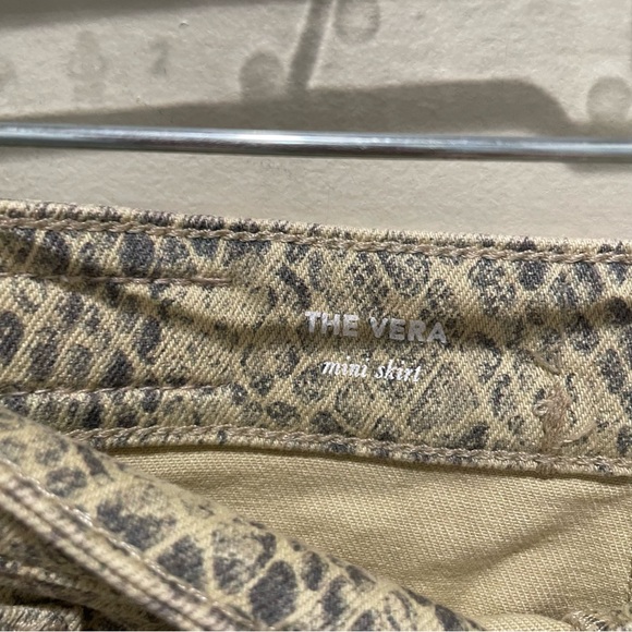 AG Adriano Goldschmied The Vera Mini Skirt Silk Python Fresh Sand Size 26 - Picture 10 of 10